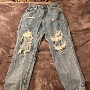 I am selling because they don’t fit anymore they’re from Aeropostale size 00